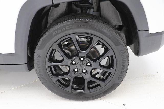 Photo of 2022 Bright White Clearcoat Jeep Compass