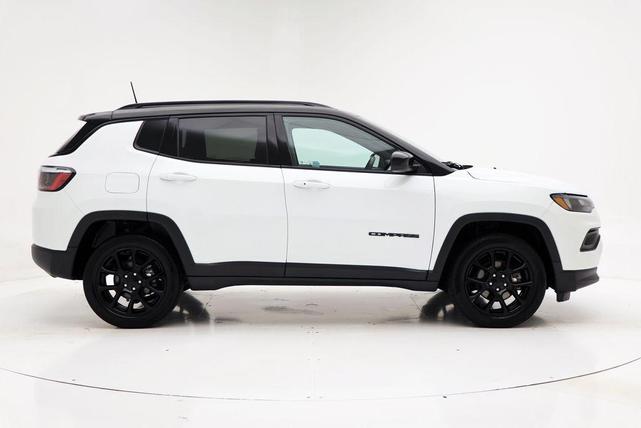 Photo of 2022 Bright White Clearcoat Jeep Compass