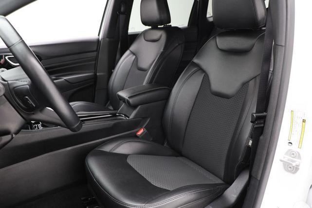 Photo of 2022 Bright White Clearcoat Jeep Compass