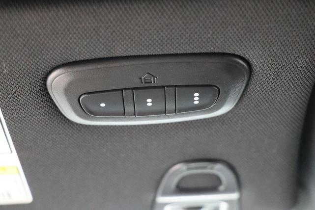 Photo of 2022 Bright White Clearcoat Jeep Compass