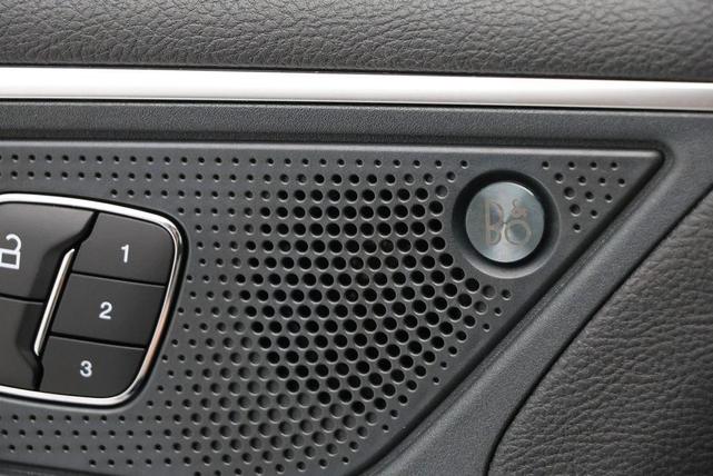 Photo of 2024 Carbonized Gray Metallic Ford Edge