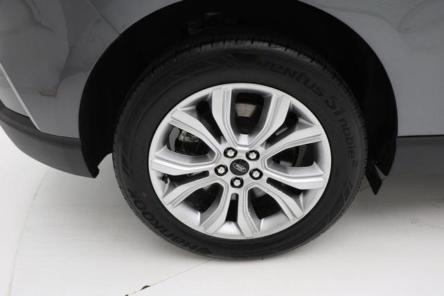 Photo of 2024 Carbonized Gray Metallic Ford Edge