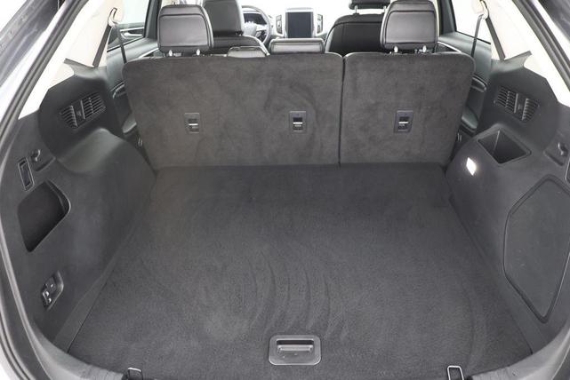 Photo of 2024 Carbonized Gray Metallic Ford Edge