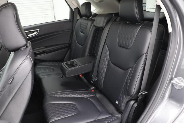 Photo of 2024 Carbonized Gray Metallic Ford Edge
