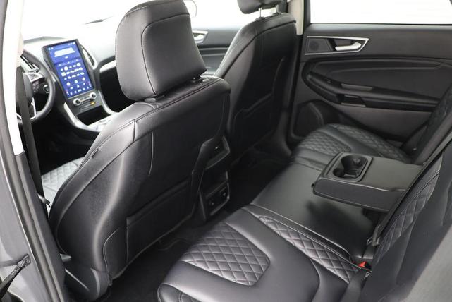 Photo of 2024 Carbonized Gray Metallic Ford Edge