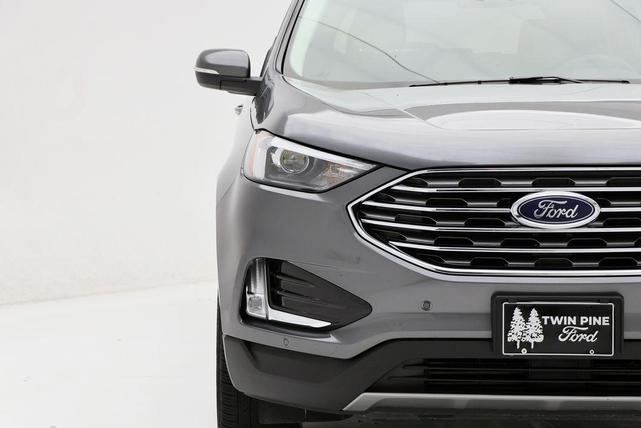 Photo of 2024 Carbonized Gray Metallic Ford Edge