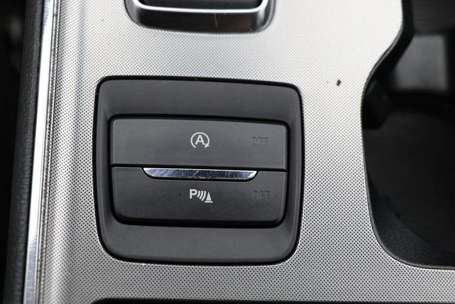 Photo of 2024 Carbonized Gray Metallic Ford Edge