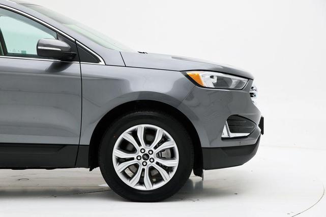 Photo of 2024 Carbonized Gray Metallic Ford Edge