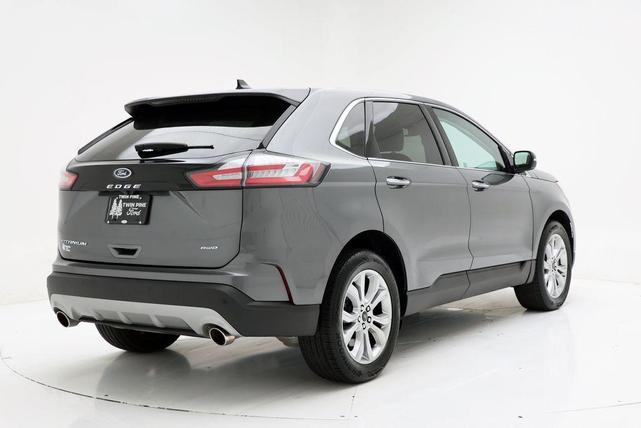Photo of 2024 Carbonized Gray Metallic Ford Edge