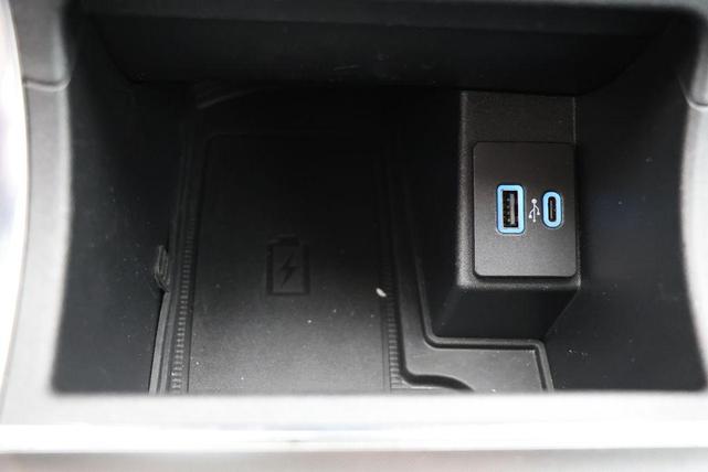 Photo of 2024 Carbonized Gray Metallic Ford Edge