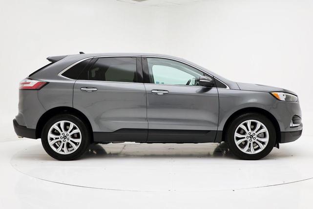 Photo of 2024 Carbonized Gray Metallic Ford Edge