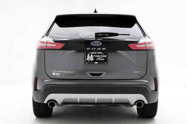 Photo of 2024 Carbonized Gray Metallic Ford Edge