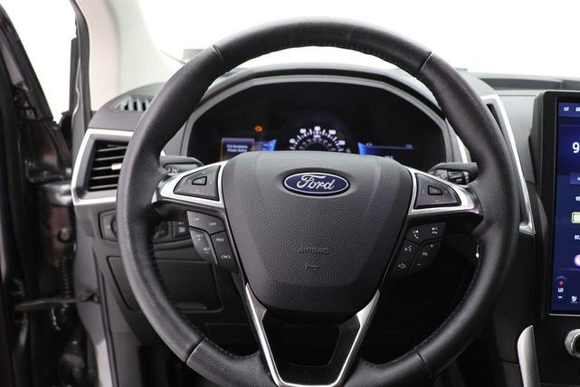 Photo of 2024 Carbonized Gray Metallic Ford Edge