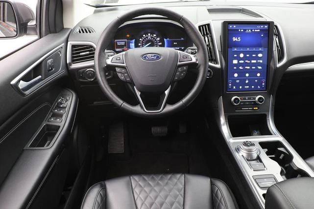 Photo of 2024 Carbonized Gray Metallic Ford Edge