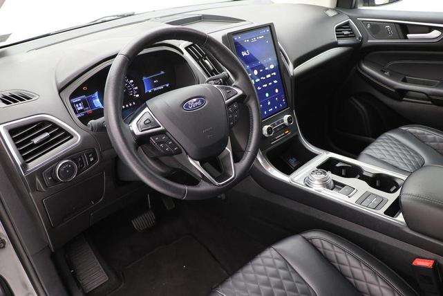 Photo of 2024 Carbonized Gray Metallic Ford Edge