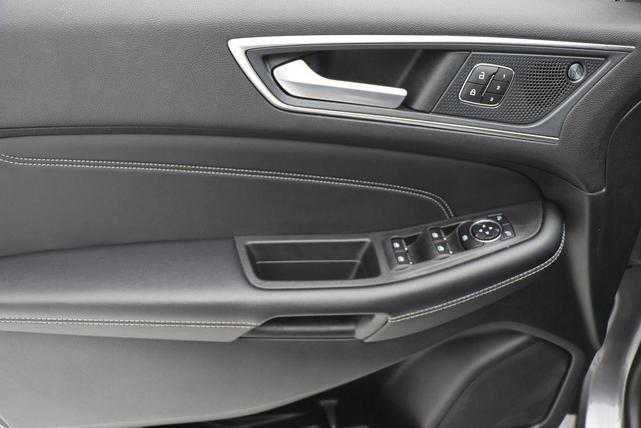 Photo of 2024 Carbonized Gray Metallic Ford Edge