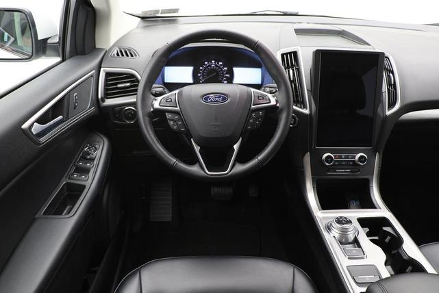 Photo of 2024 Oxford White Ford Edge