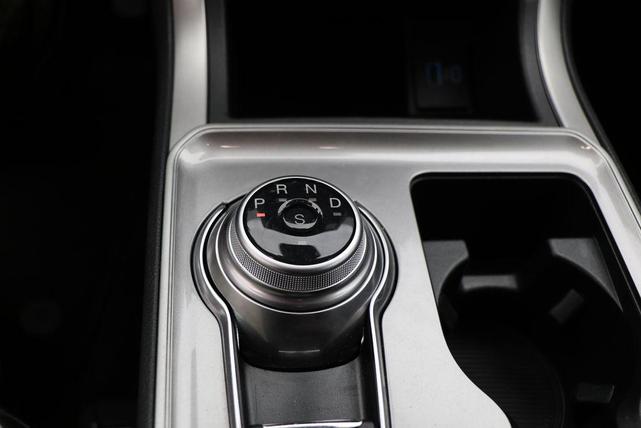 Photo of 2024 Oxford White Ford Edge