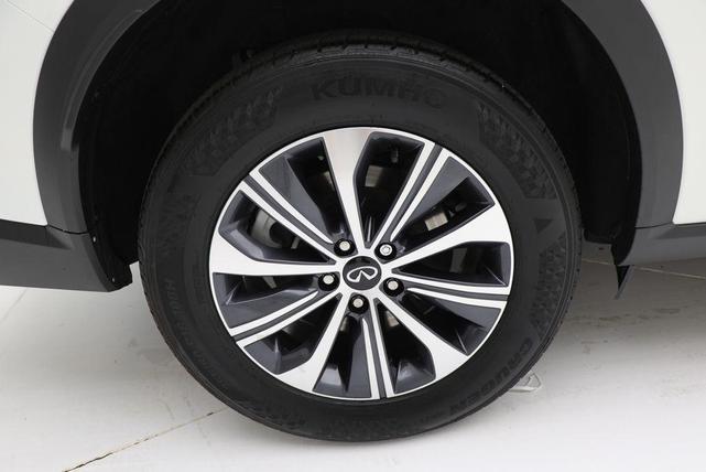 Photo of 2024 Majestic White INFINITI QX60