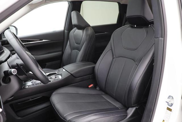 Photo of 2024 Majestic White INFINITI QX60