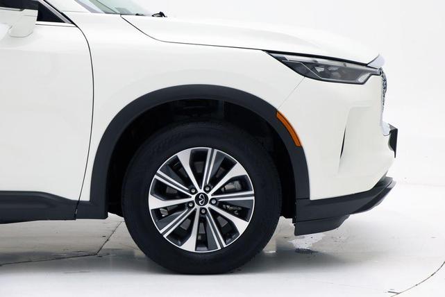 Photo of 2024 Majestic White INFINITI QX60