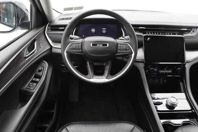 Photo of 2023 Bright White Clearcoat Jeep Grand Cherokee L