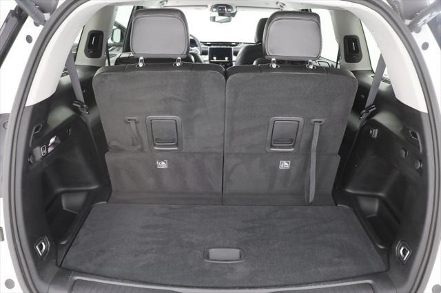 Photo of 2023 Bright White Clearcoat Jeep Grand Cherokee L
