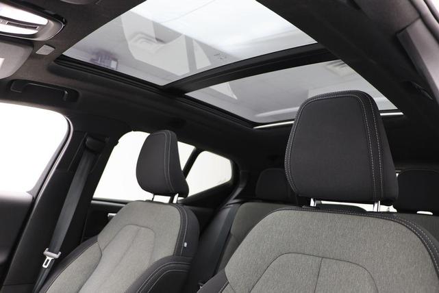 Photo of 2025 Silver Dawn Metallic Volvo XC40