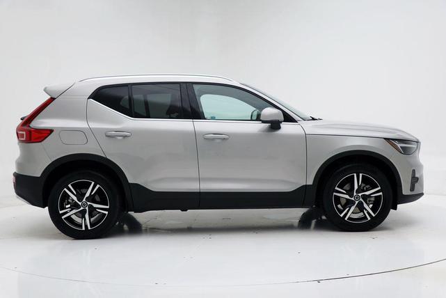 Photo of 2025 Silver Dawn Metallic Volvo XC40