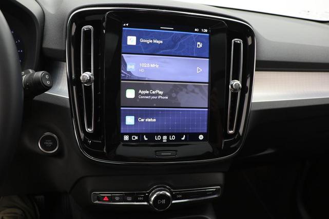 Photo of 2025 Silver Dawn Metallic Volvo XC40
