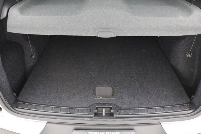 Photo of 2025 Silver Dawn Metallic Volvo XC40