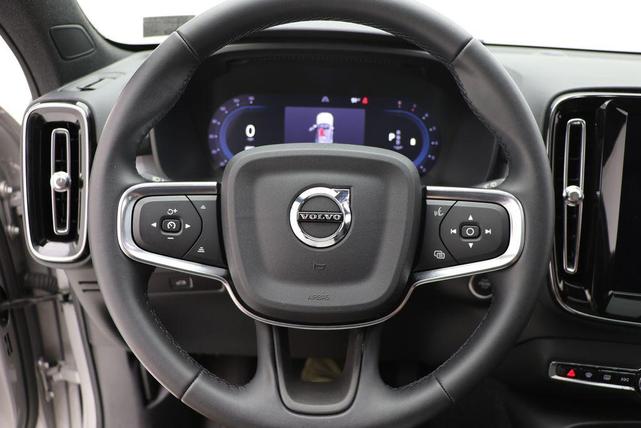 Photo of 2025 Silver Dawn Metallic Volvo XC40