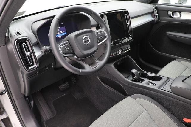 Photo of 2025 Silver Dawn Metallic Volvo XC40