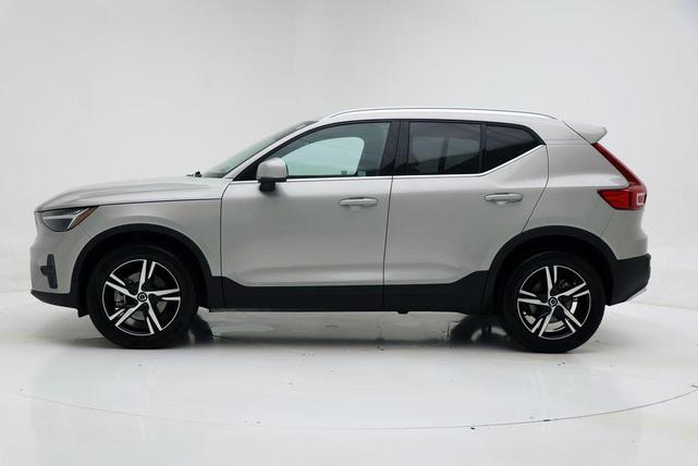 Photo of 2025 Silver Dawn Metallic Volvo XC40