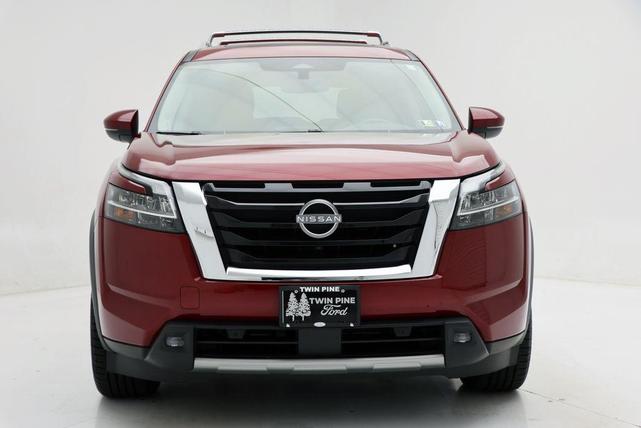Photo of 2022 Scarlet Ember Tintcoat Nissan Pathfinder