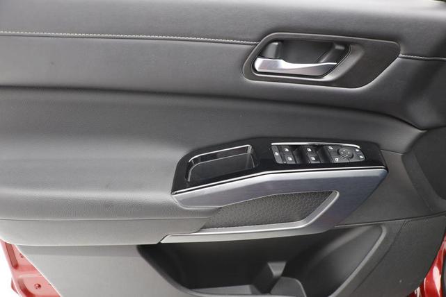 Photo of 2022 Scarlet Ember Tintcoat Nissan Pathfinder
