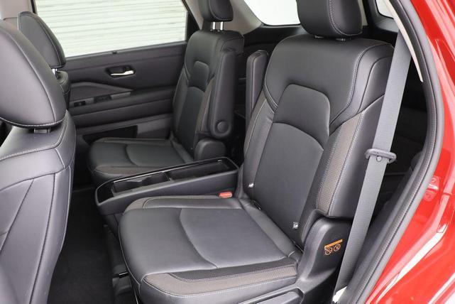 Photo of 2022 Scarlet Ember Tintcoat Nissan Pathfinder