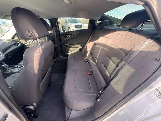 Photo of 2017 Silver Ice Metallic Chevrolet Malibu