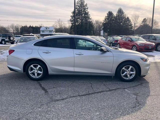Photo of 2017 Silver Ice Metallic Chevrolet Malibu