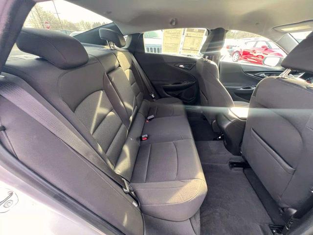 Photo of 2017 Silver Ice Metallic Chevrolet Malibu