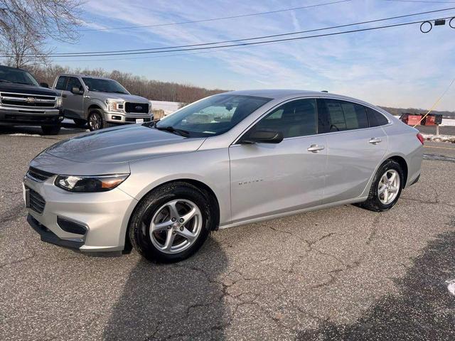 Photo of 2017 Silver Ice Metallic Chevrolet Malibu