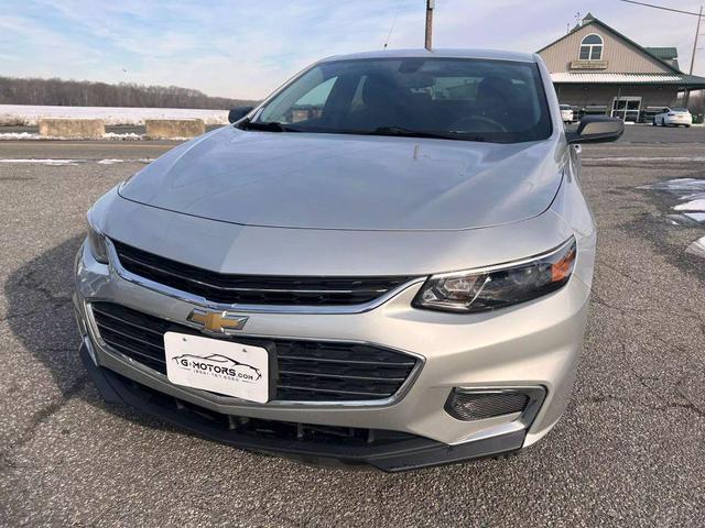 Photo of 2017 Silver Ice Metallic Chevrolet Malibu