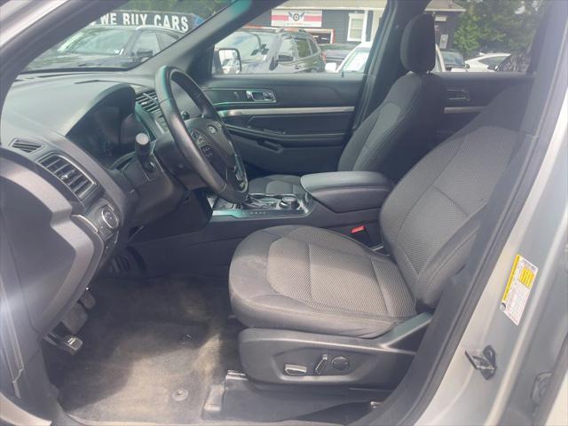 Photo of 2018 Ingot Silver Metallic Ford Explorer