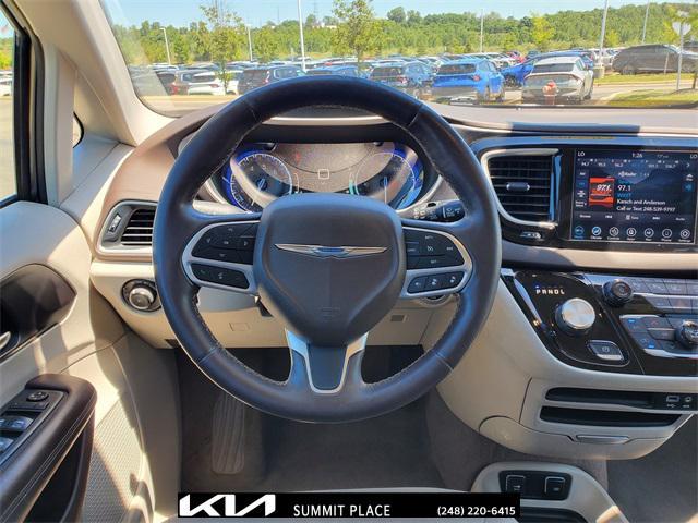 Photo of 2020 Granite Crystal Metallic Clearcoat Chrysler Pacifica