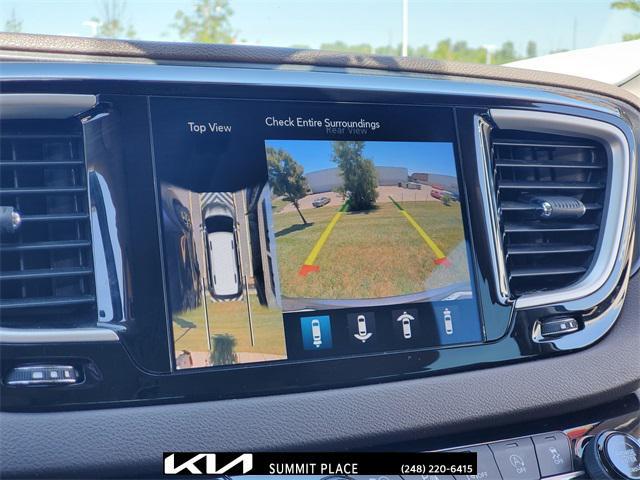 Photo of 2020 Granite Crystal Metallic Clearcoat Chrysler Pacifica