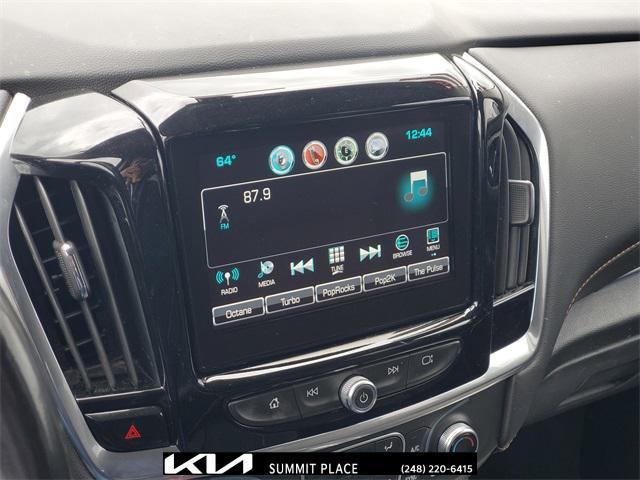Photo of 2019 Silver Ice Metallic Chevrolet Traverse