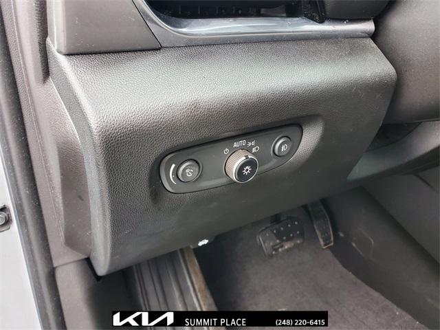 Photo of 2019 Silver Ice Metallic Chevrolet Traverse