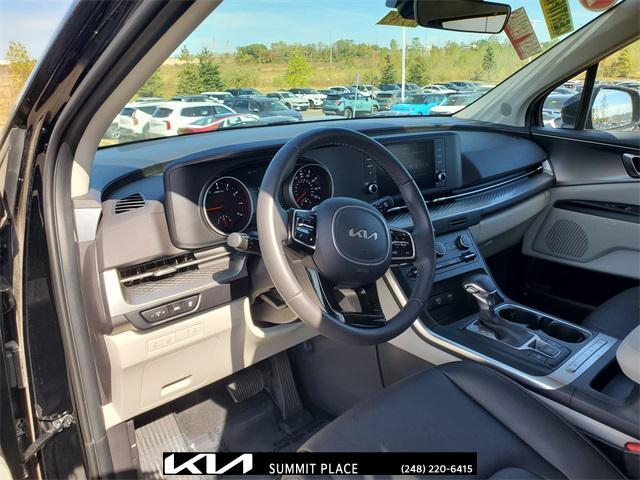 Photo of 2024 Aurora Black Pearl Kia Carnival