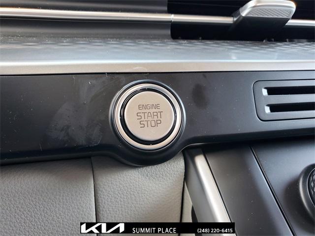 Photo of 2024 Aurora Black Pearl Kia Carnival