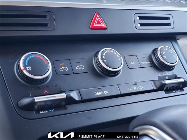 Photo of 2024 Aurora Black Pearl Kia Carnival